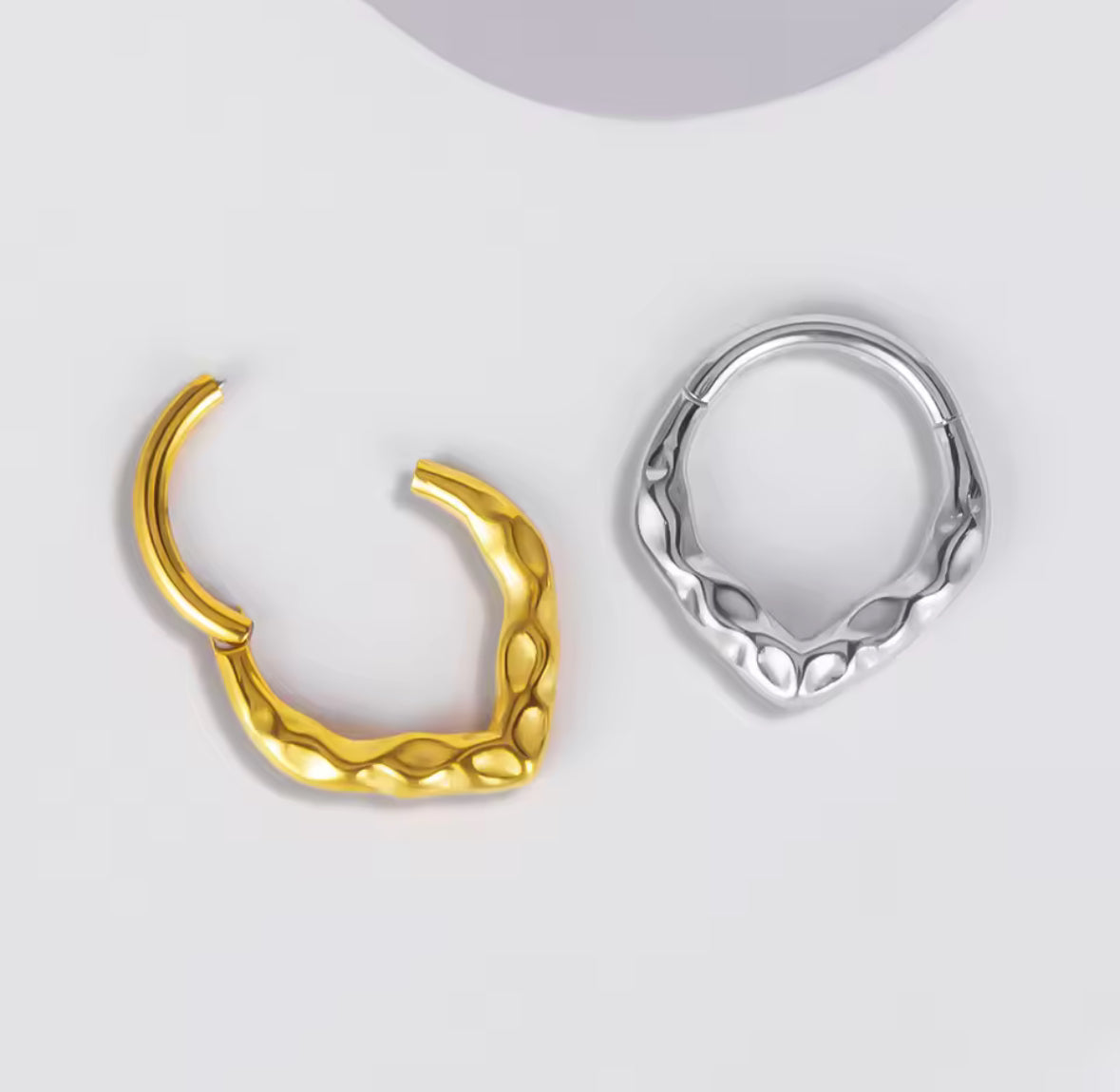 Hammered V Septum Ring | Stainless Steel Clicker