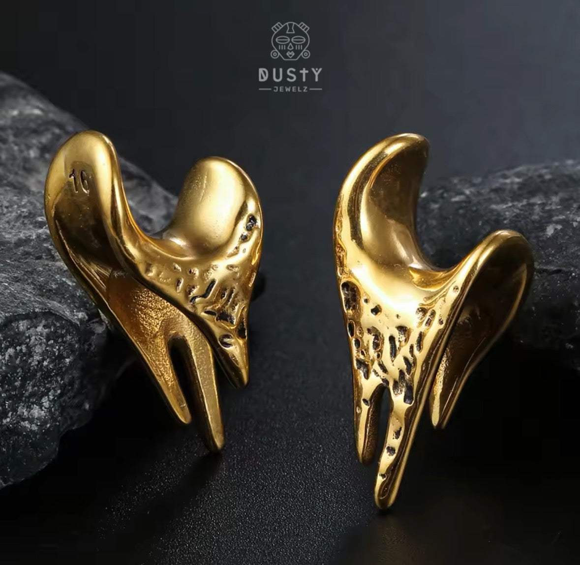 Textured Asymmetrical Triangle Saddle Spreader Plugs