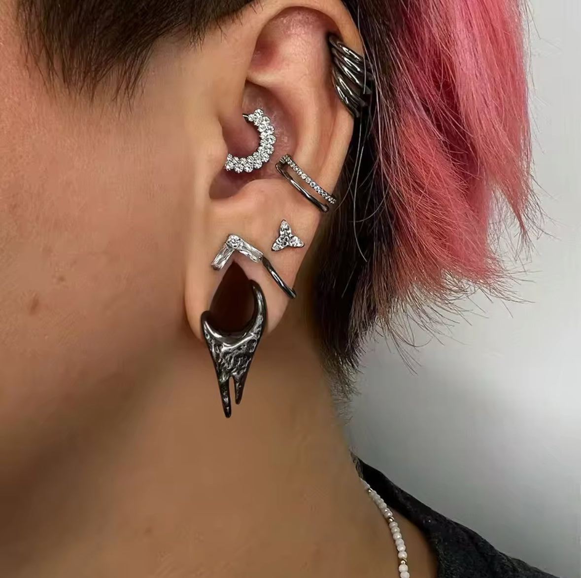 Textured Asymmetrical Triangle Saddle Spreader Plugs