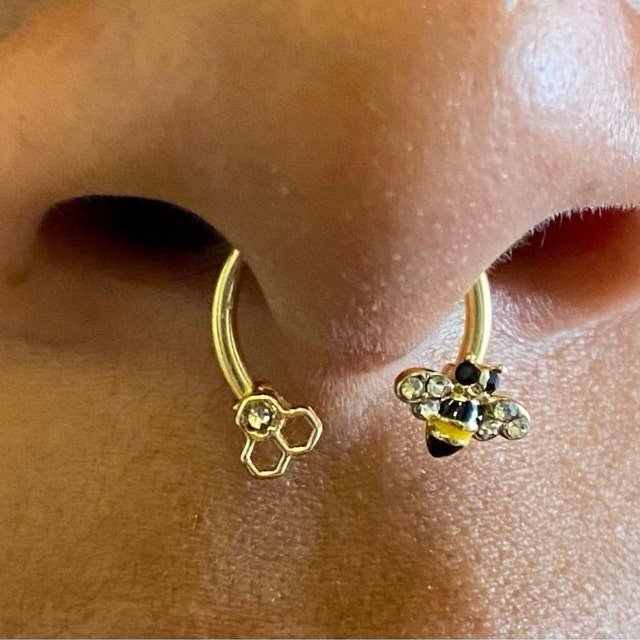 16G Bee Horseshoe Septum Ring | Cartilage Piercing - DustyJewelz