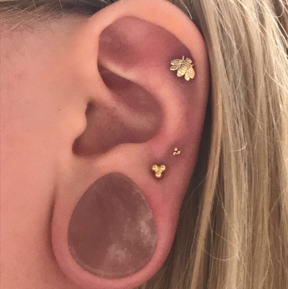 Bee Labret Stud | Medusa Piercing | 16g Surgical Steel - DustyJewelz