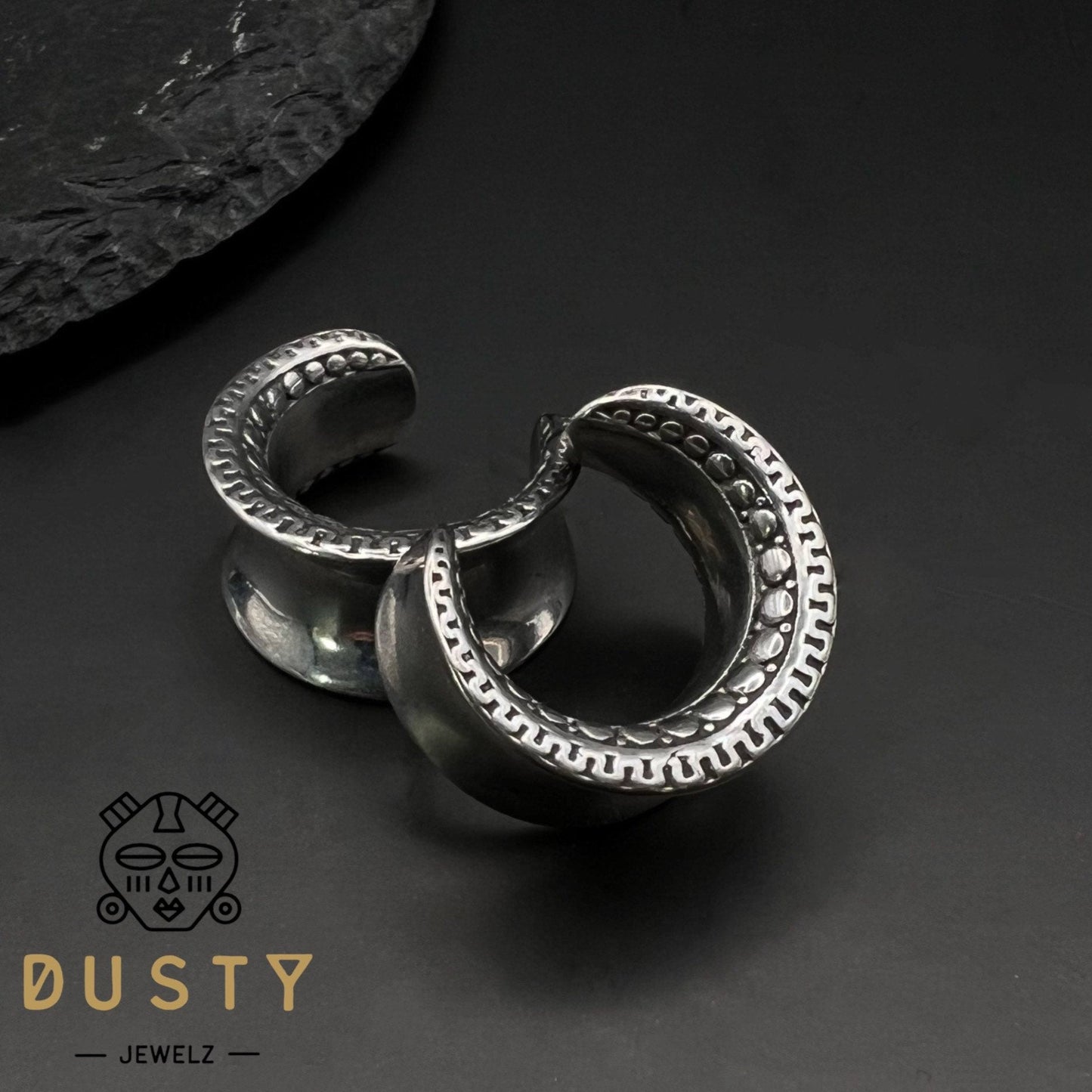 Carved Ear Saddle Spreader | Crescent Steel Platform Hanger - DustyJewelz