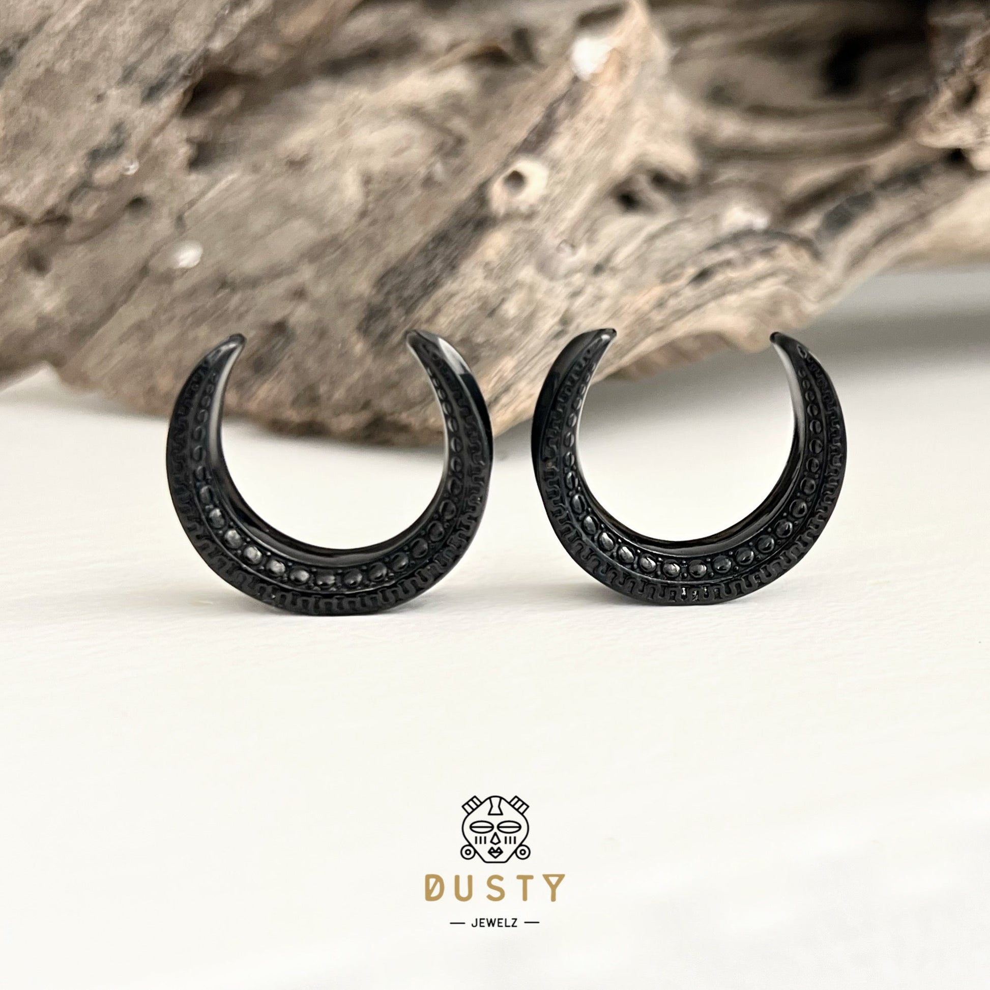 Carved Ear Saddle Spreader | Crescent Steel Platform Hanger - DustyJewelz