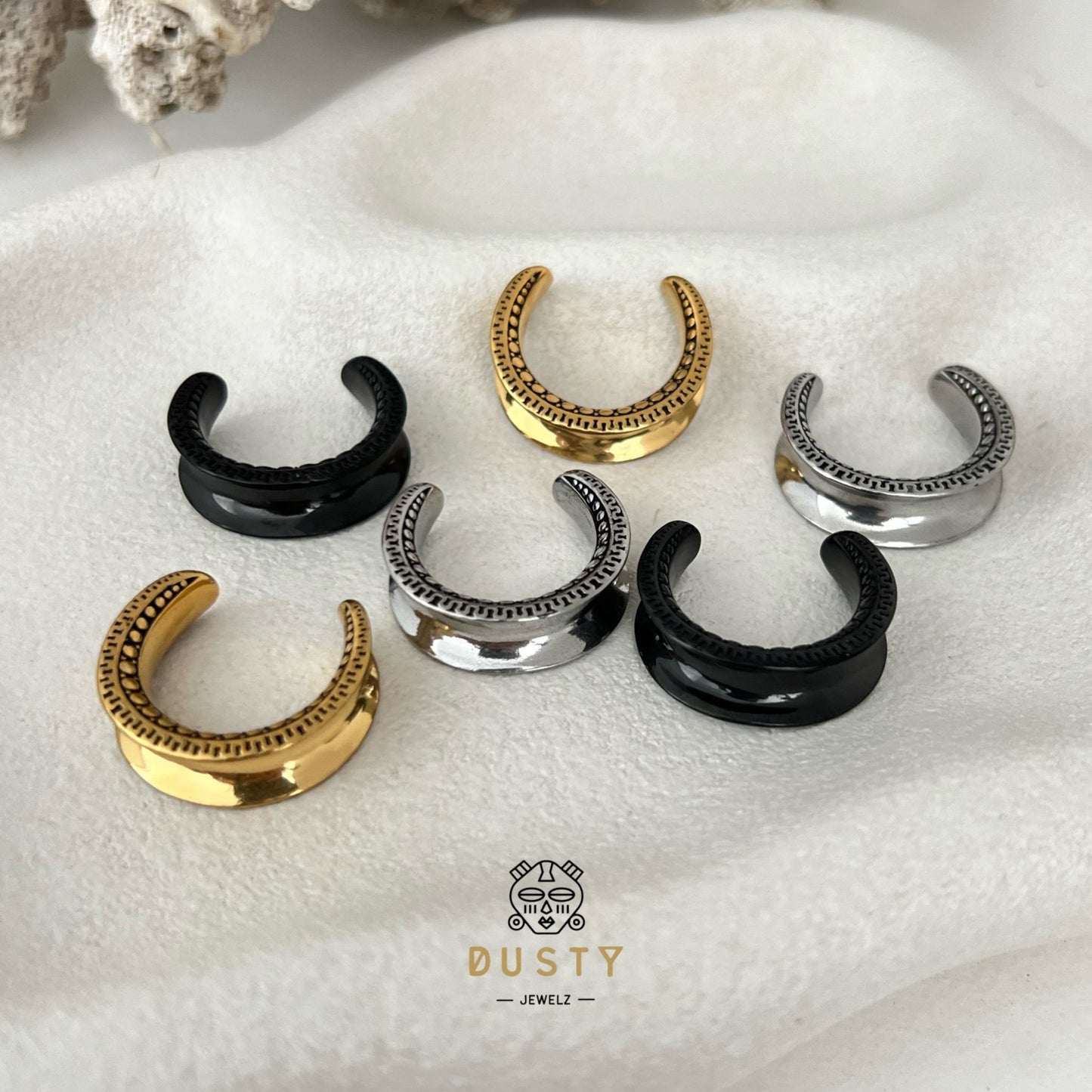 Carved Ear Saddle Spreader | Crescent Steel Platform Hanger - DustyJewelz