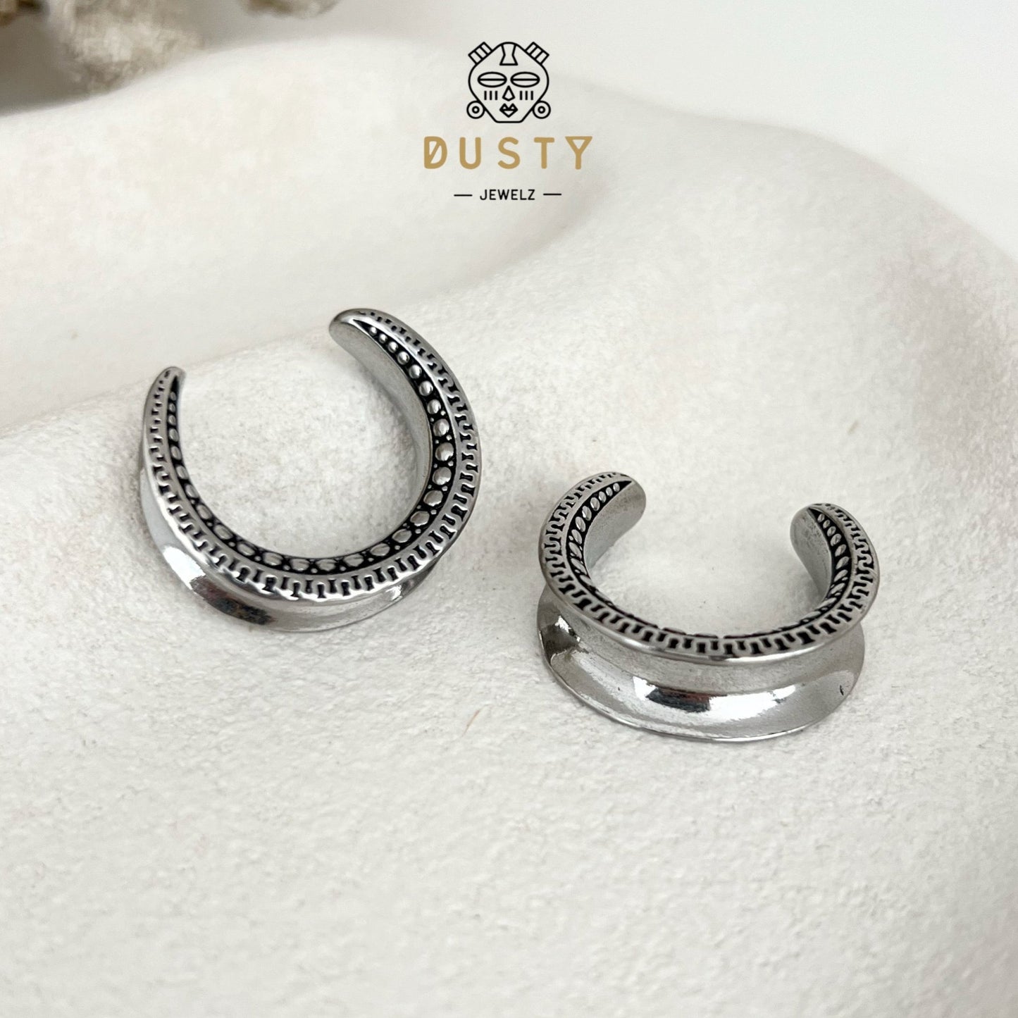 Carved Ear Saddle Spreader | Crescent Steel Platform Hanger - DustyJewelz