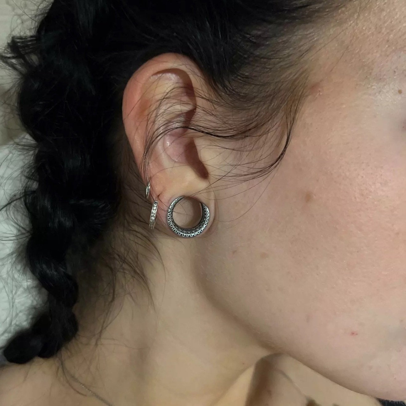 Carved Ear Saddle Spreader | Crescent Steel Platform Hanger - DustyJewelz