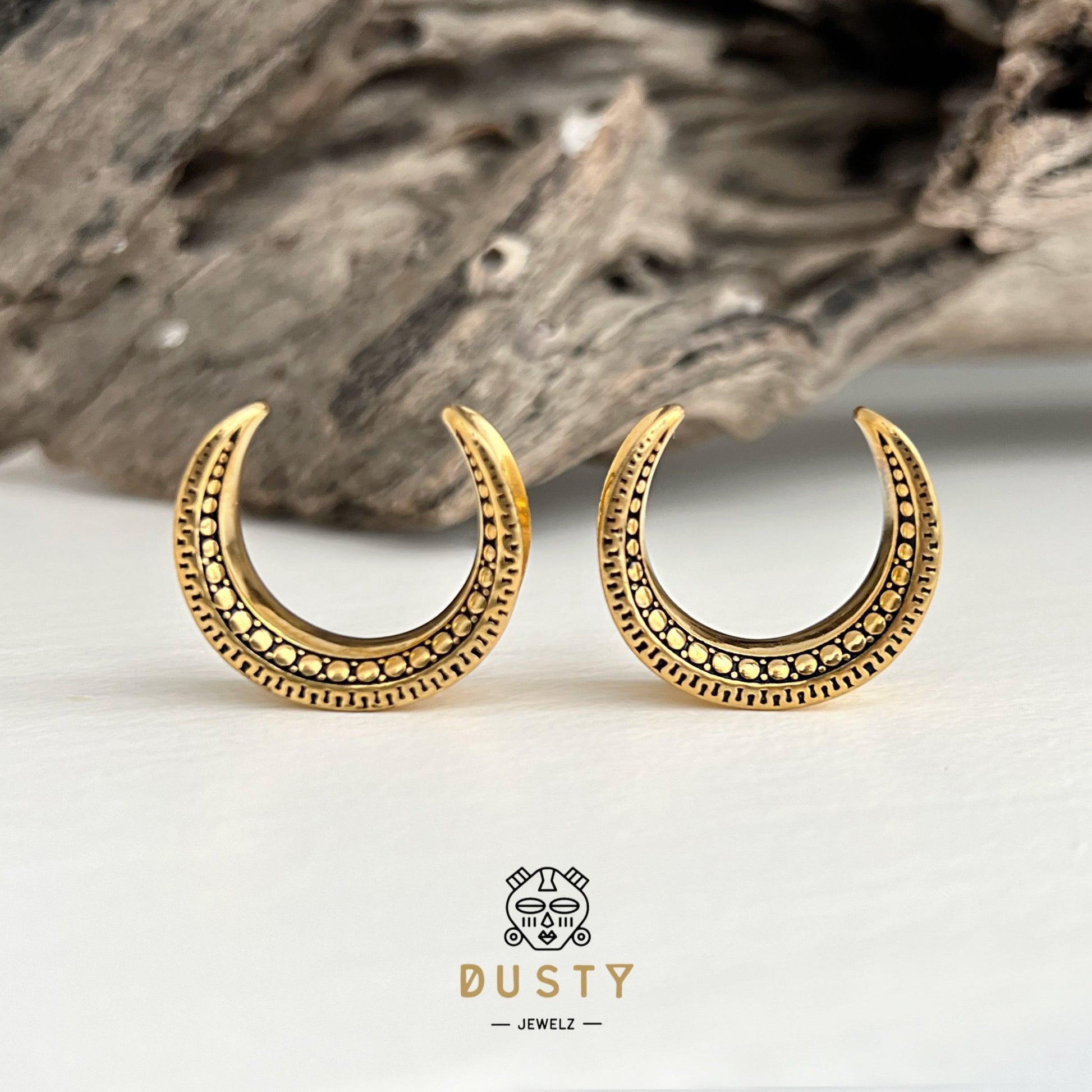 Carved Ear Saddle Spreader | Crescent Steel Platform Hanger - DustyJewelz