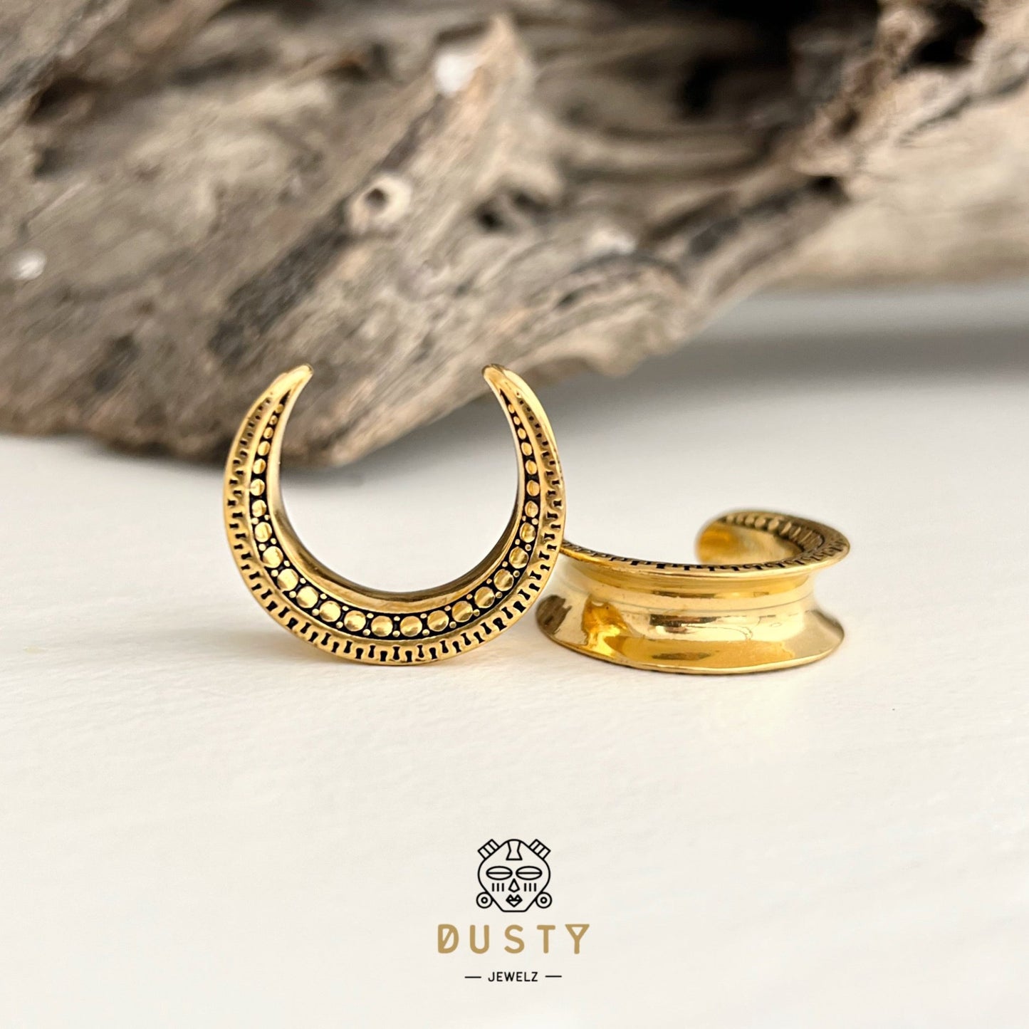 Carved Ear Saddle Spreader | Crescent Steel Platform Hanger - DustyJewelz