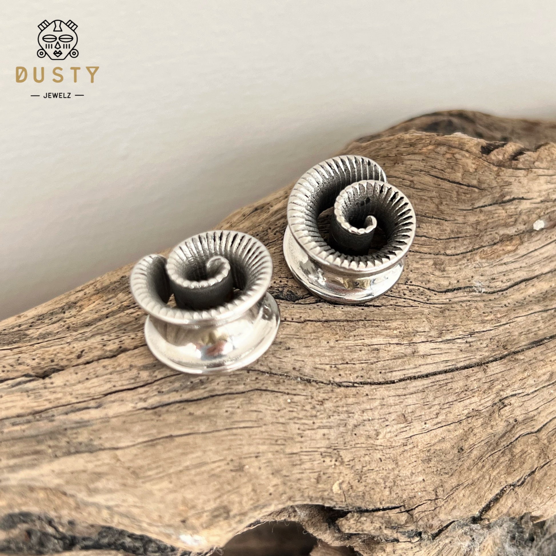 Carved Swirl Ear Saddle Spreader | Spiral Steel Tunnels - DustyJewelz