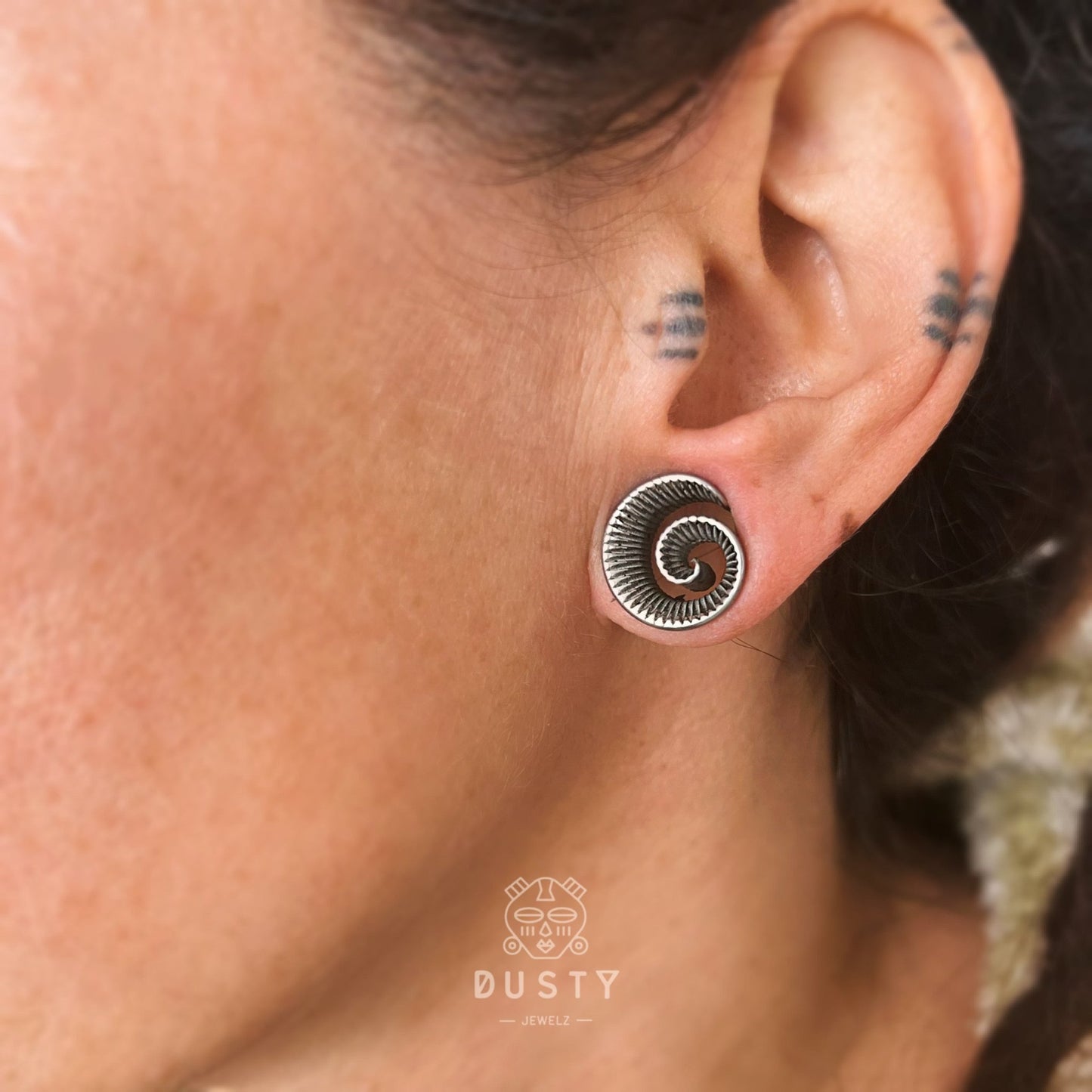 Carved Swirl Ear Saddle Spreader | Spiral Steel Tunnels - DustyJewelz