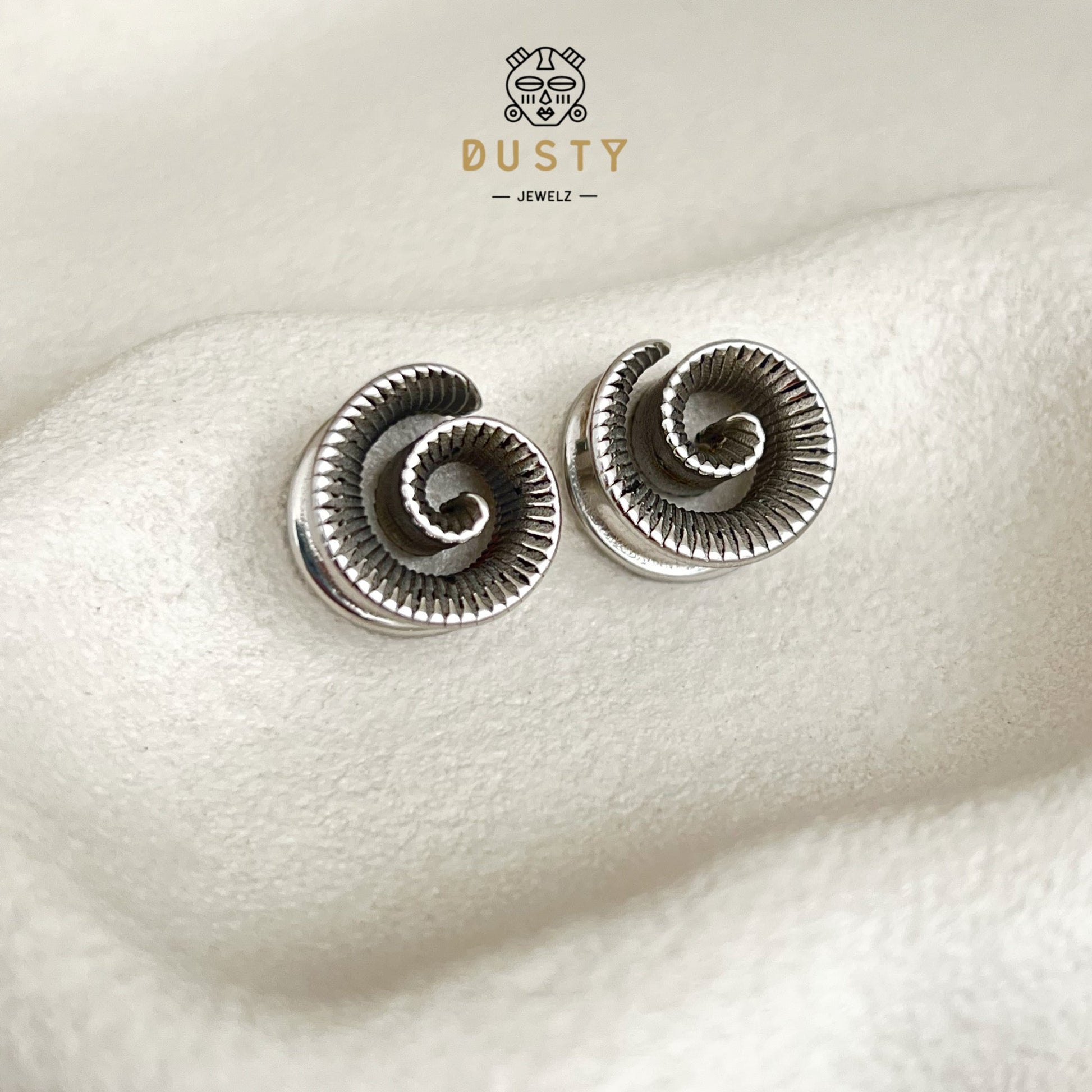 Carved Swirl Ear Saddle Spreader | Spiral Steel Tunnels - DustyJewelz
