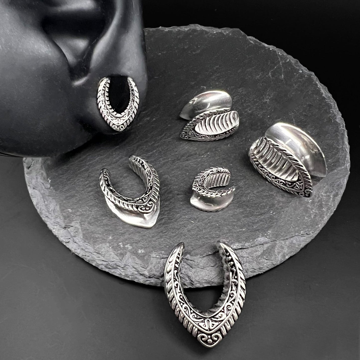 Carved V-Saddle Spreader Plugs - DustyJewelz