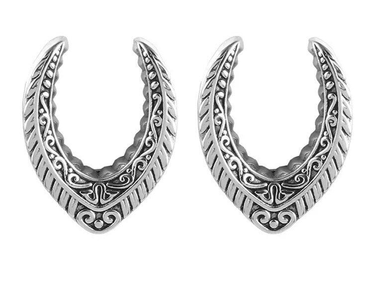 Carved V-Saddle Spreader Plugs - DustyJewelz