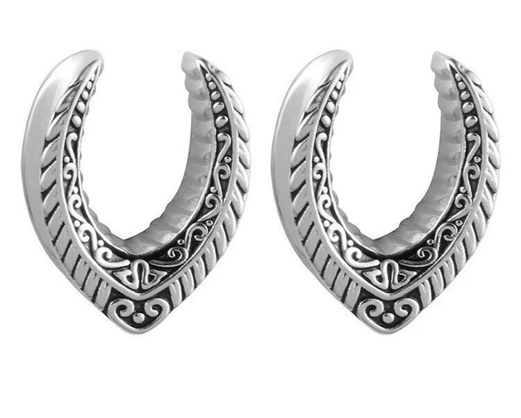 Carved V-Saddle Spreader Plugs - DustyJewelz