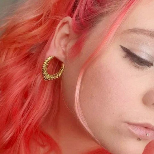 Carved V-Saddle Spreader Plugs - DustyJewelz