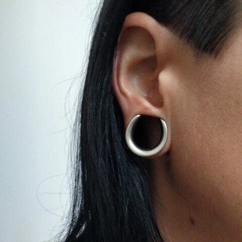 Crescent Moon Saddle Spreader | Plattform Lobe Hangers - DustyJewelz