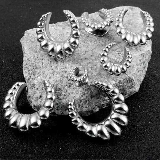 Croissant Saddle Plugs | Spreaders - DustyJewelz