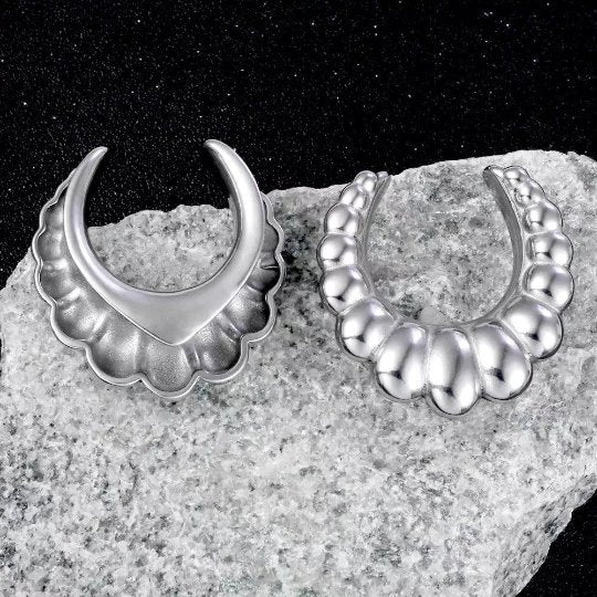 Croissant Saddle Plugs | Spreaders - DustyJewelz