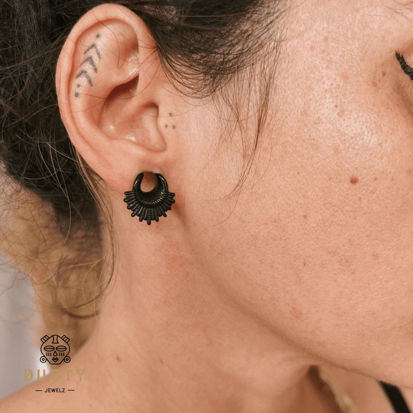 Carved Fan Ear Saddle Spreader | Saddles | Lobe Hanger