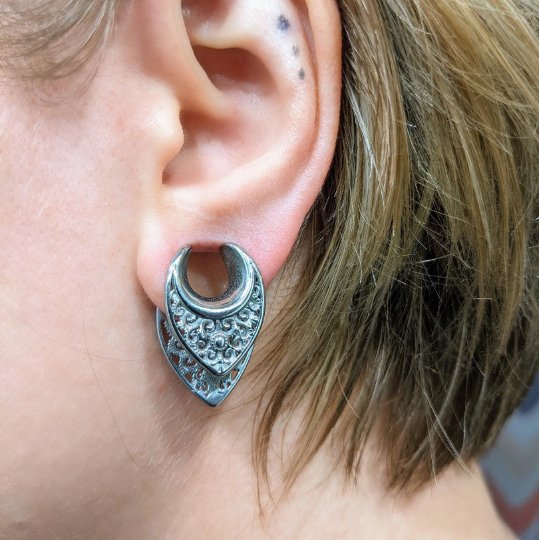 Filigree Teardrop Saddle Plugs | Lobe Spreaders