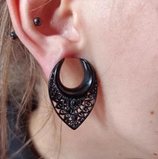 Filigree Teardrop Saddle Plugs | Lobe Spreaders