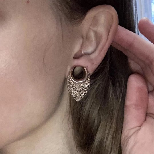 Filigree Teardrop Saddle Plugs | Lobe Spreaders