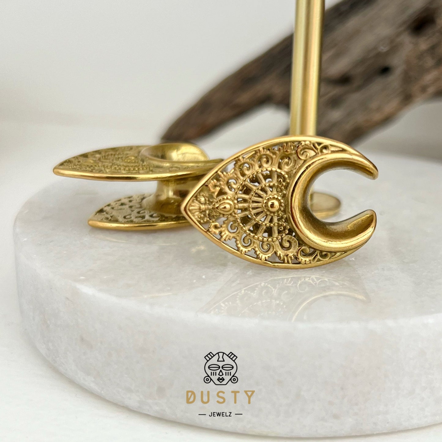 Filigree Teardrop Saddle Plugs | Lobe Spreaders