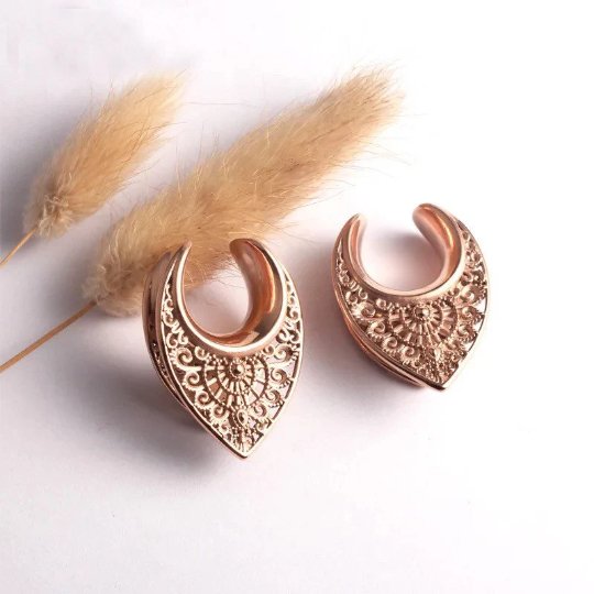 Filigree Teardrop Saddle Plugs | Lobe Spreaders
