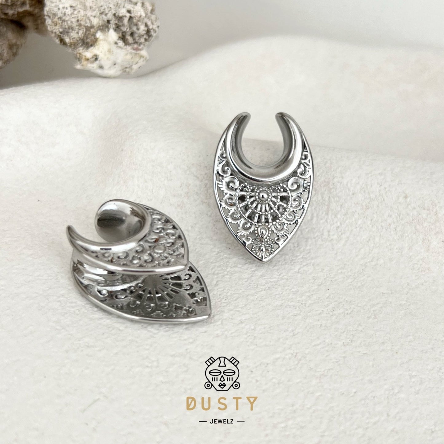 Filigree Teardrop Saddle Plugs | Lobe Spreaders