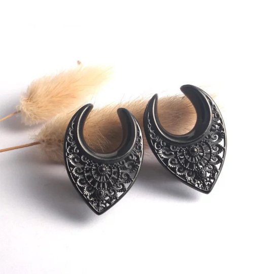 Filigree Teardrop Saddle Plugs | Lobe Spreaders