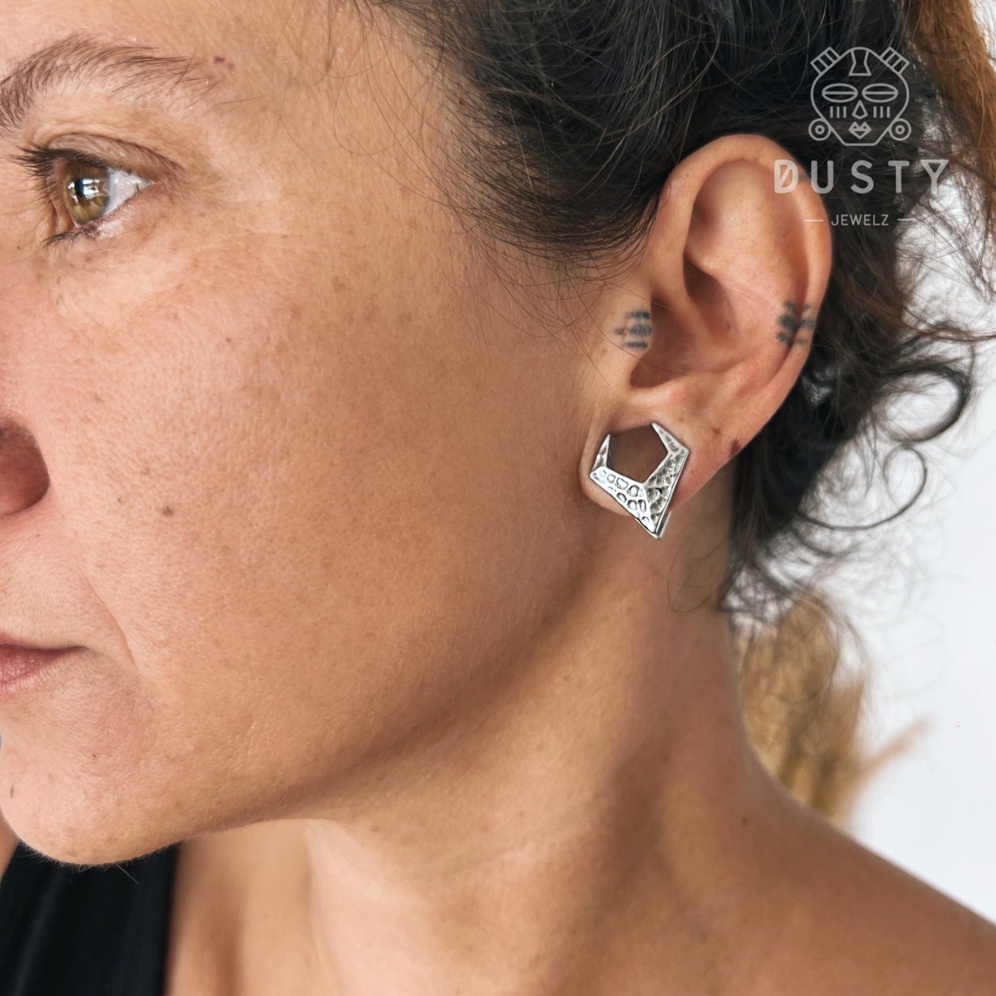 Hammered Triangle Saddle Spreader Plugs - DustyJewelz