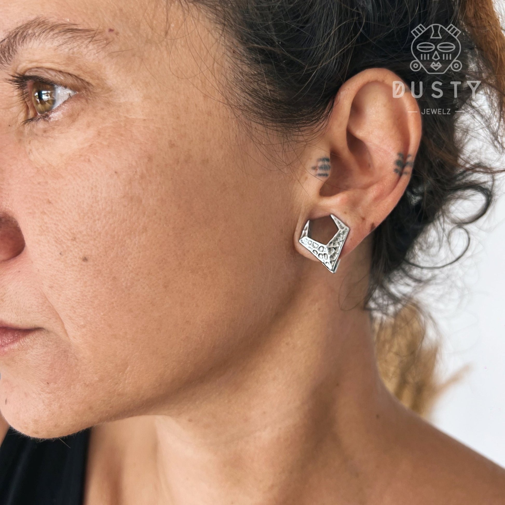 Hammered Triangle Saddle Spreader Plugs - DustyJewelz