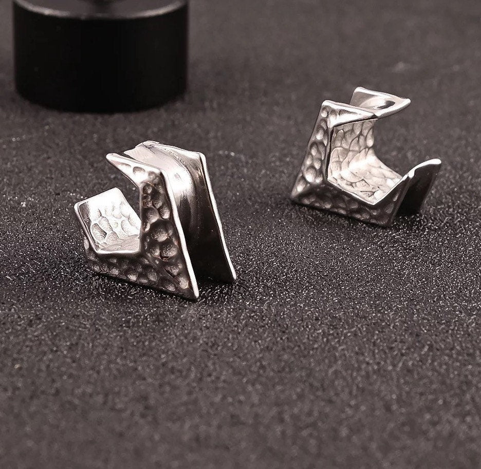 Hammered Triangle Saddle Spreader Plugs - DustyJewelz