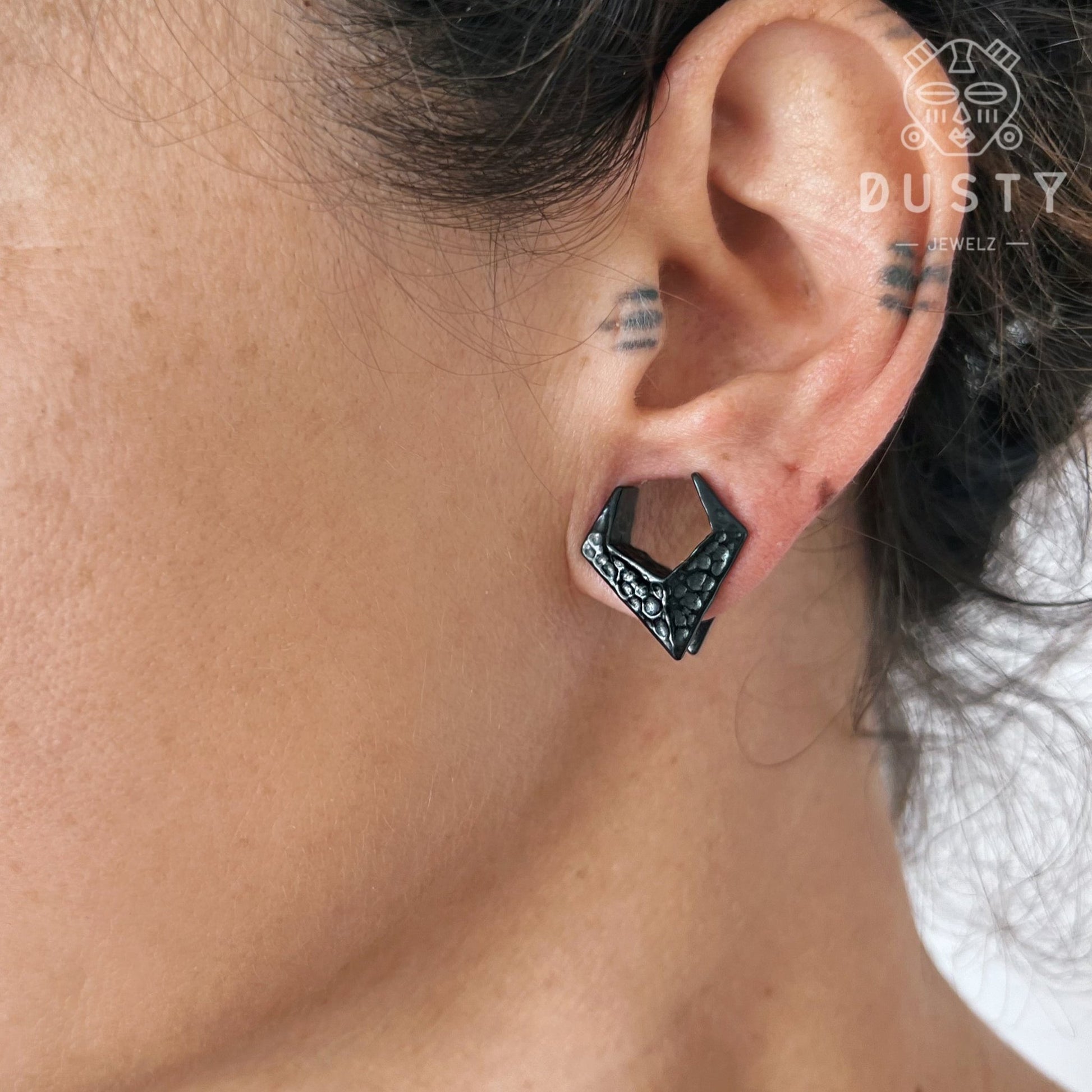 Hammered Triangle Saddle Spreader Plugs - DustyJewelz