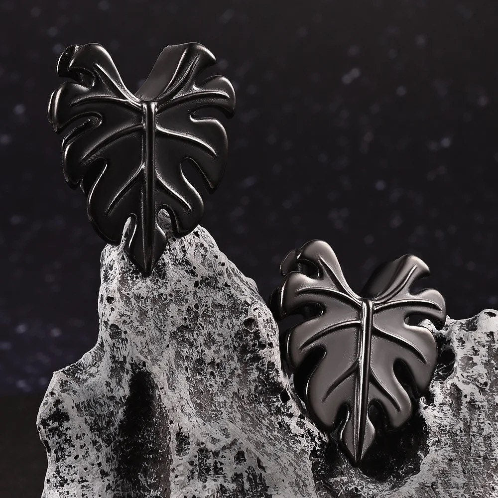 Monstera Leaf Saddle Ear Spreaders | Steel Plugs