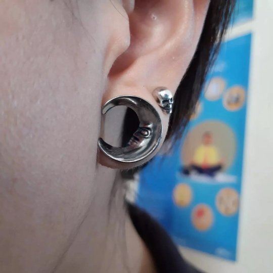 Moon Crescent Ear Saddle Spreader