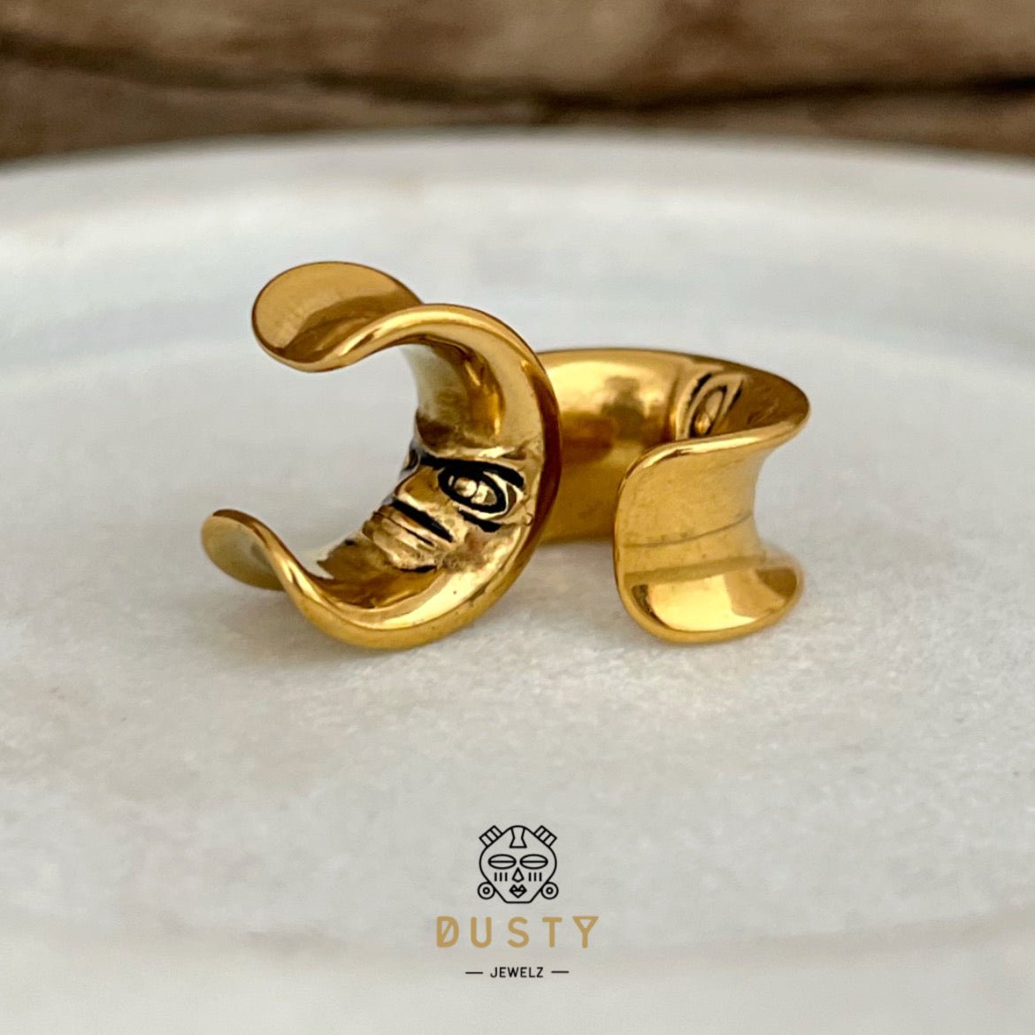 Moon Crescent Ear Saddle Spreader