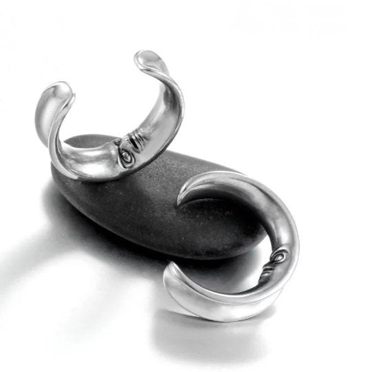 Moon Crescent Ear Saddle Spreader