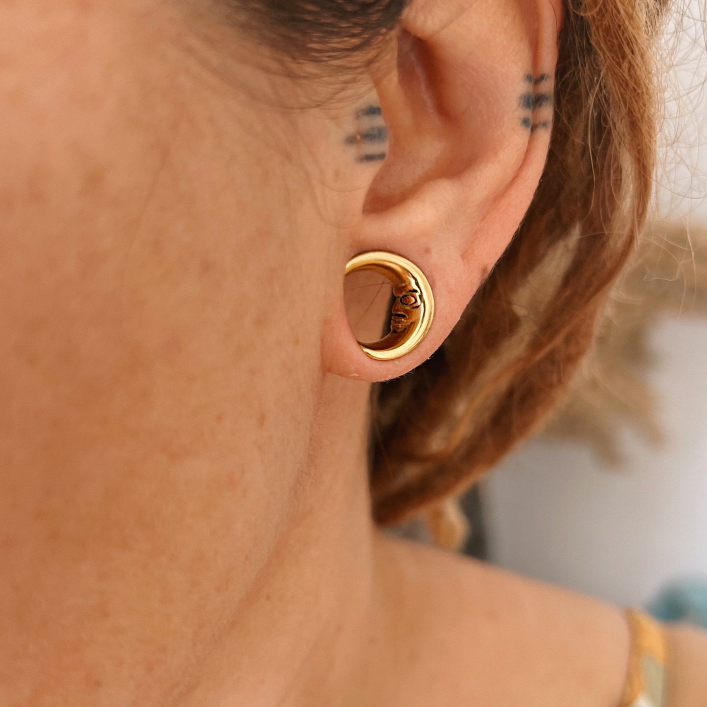 Moon Crescent Ear Saddle Spreader