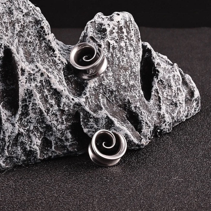 Swirl Ear Saddle Spreader | Spiral Steel Tunnels - DustyJewelz