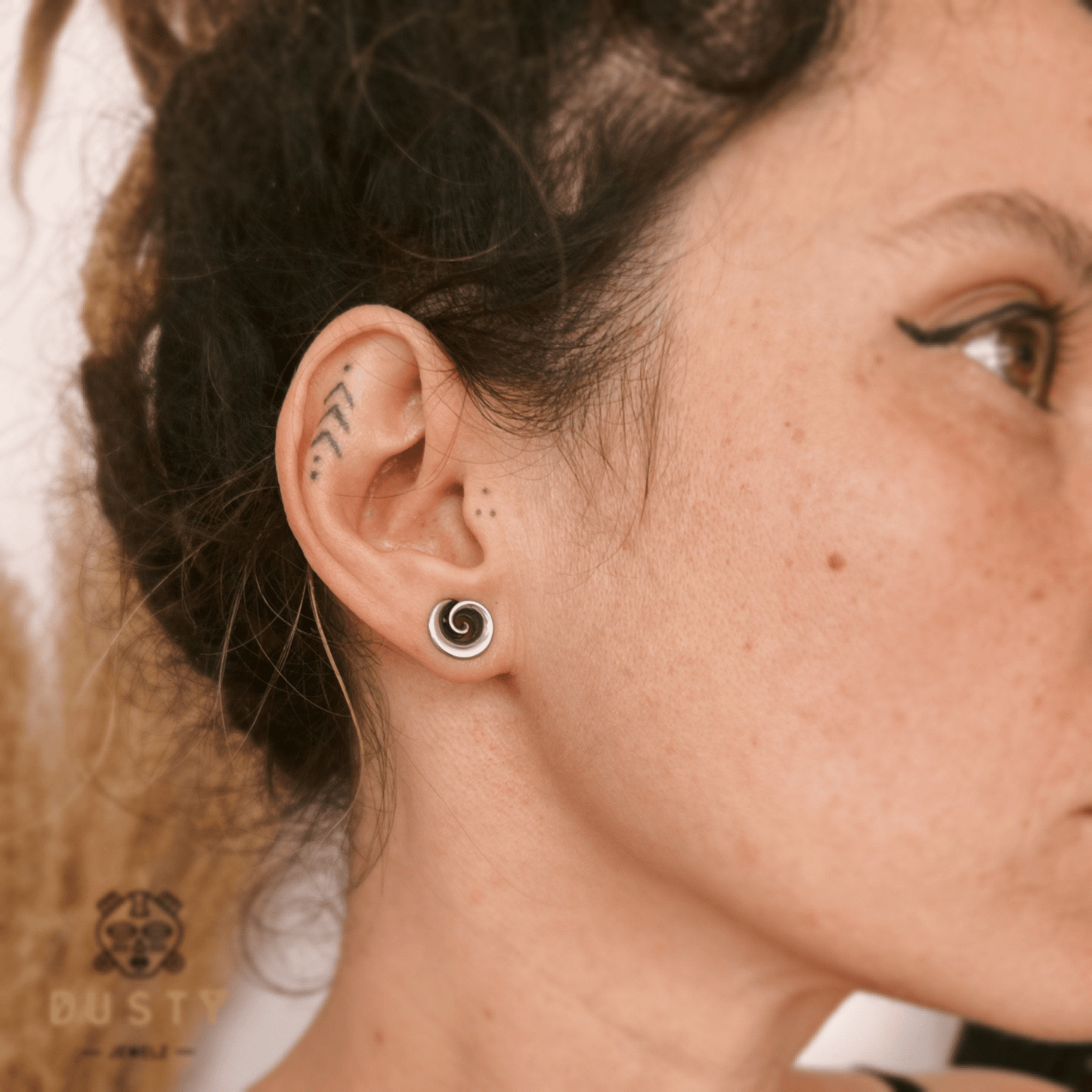 Swirl Ear Saddle Spreader | Spiral Steel Tunnels - DustyJewelz