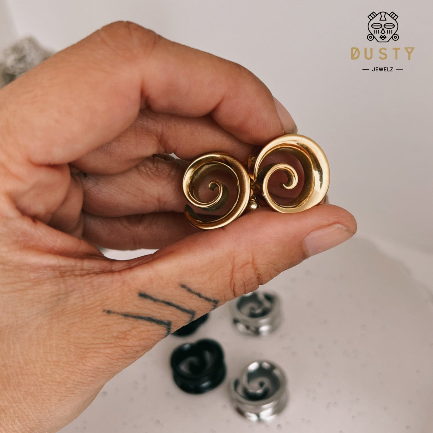 Swirl Ear Saddle Spreader | Spiral Steel Tunnels - DustyJewelz