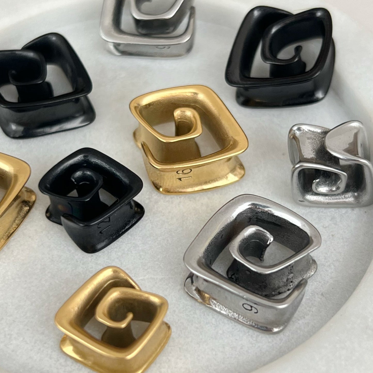 Swirl Teardrop Ear Saddle Spreader | Spiral Steel Tunnels - DustyJewelz