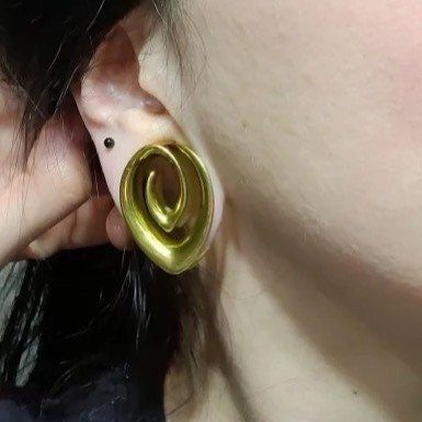 Swirl Teardrop Ear Saddle Spreader | Spiral Steel Tunnels - DustyJewelz