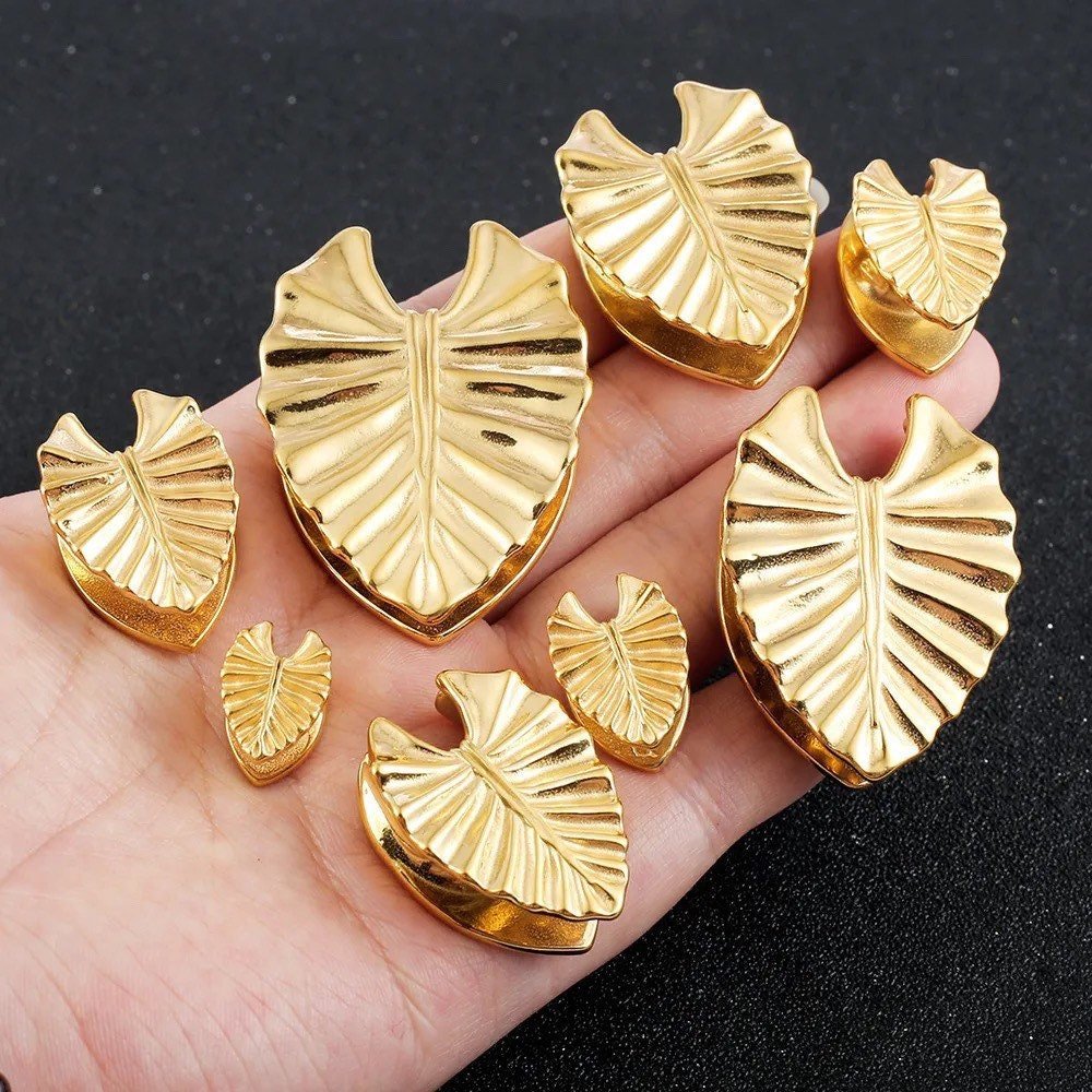 Teardrop Leaf Saddle Plugs | Steel Spreaders - DustyJewelz