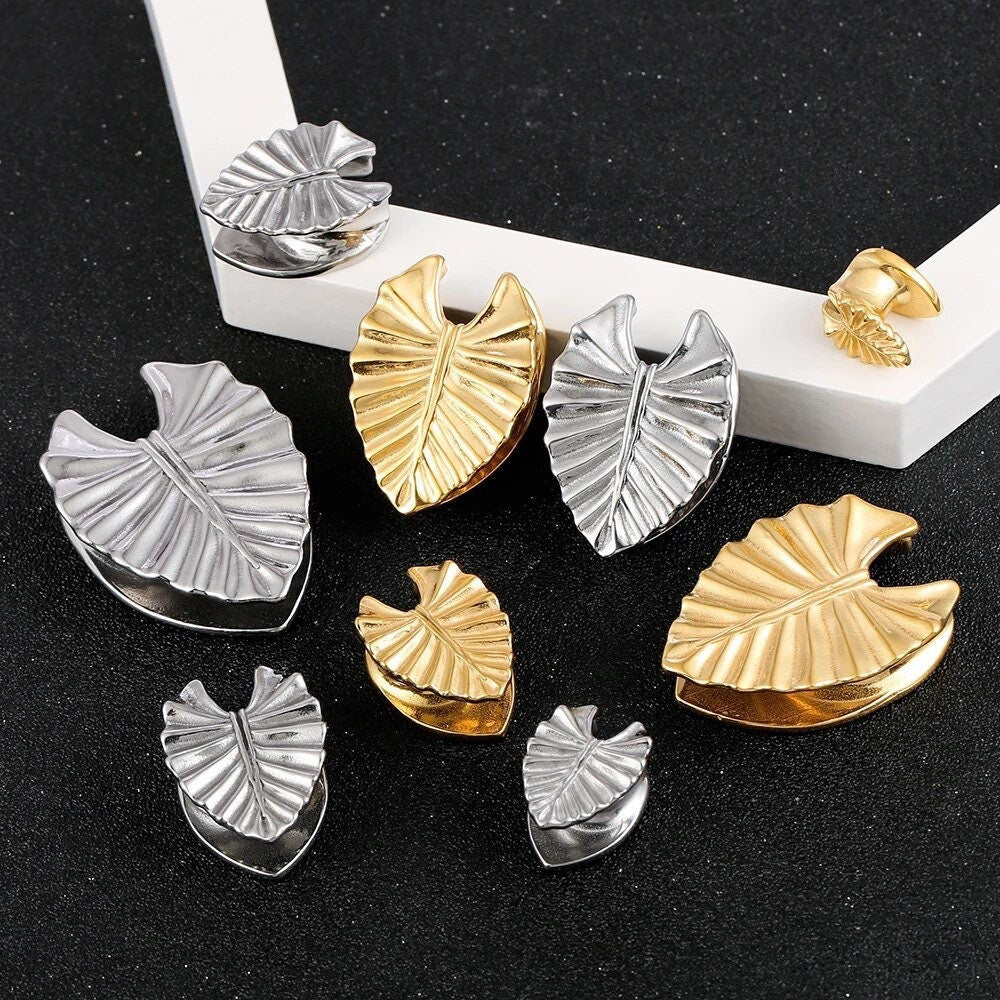 Teardrop Leaf Saddle Plugs | Steel Spreaders - DustyJewelz