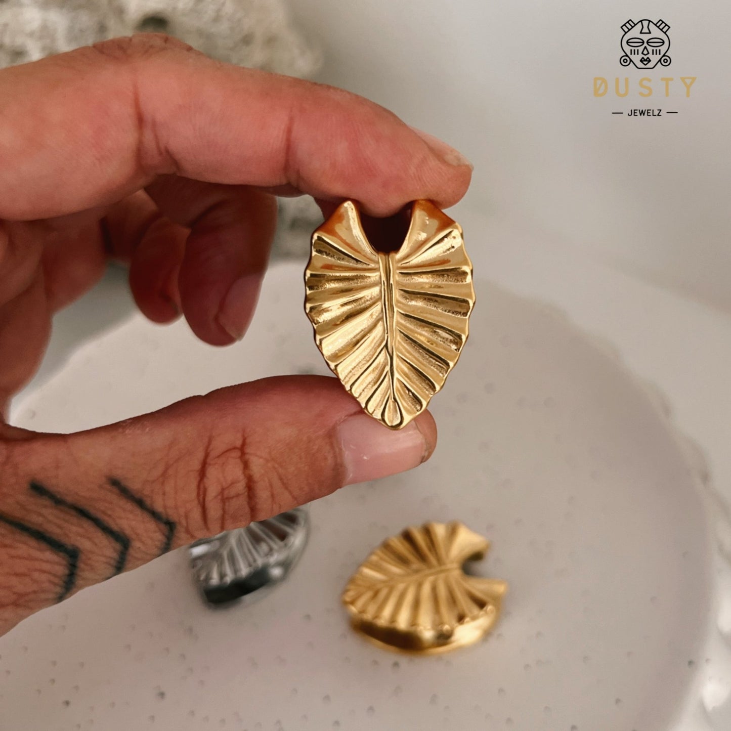 Teardrop Leaf Saddle Plugs | Steel Spreaders - DustyJewelz