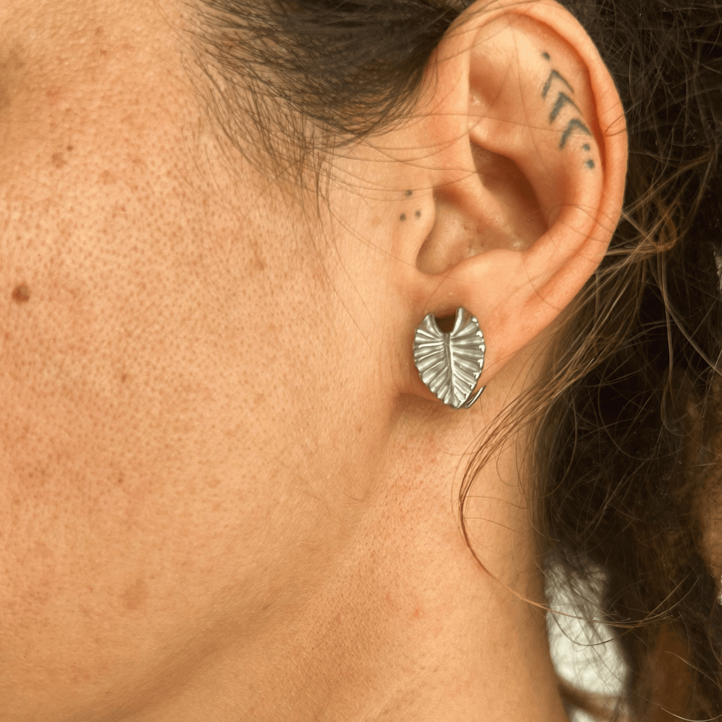 Teardrop Leaf Saddle Plugs | Steel Spreaders - DustyJewelz