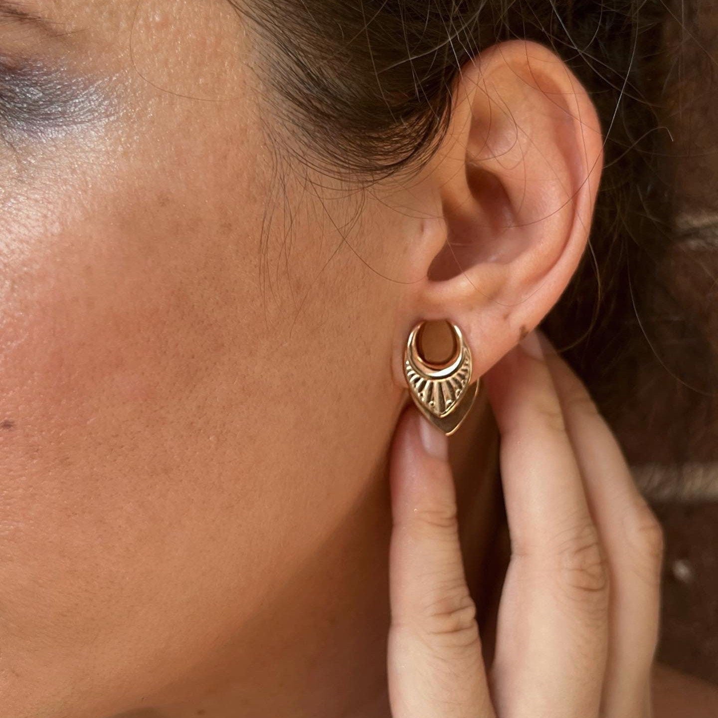 Teardrop Shell Inlay Saddle Plugs | Lobe Spreaders - DustyJewelz