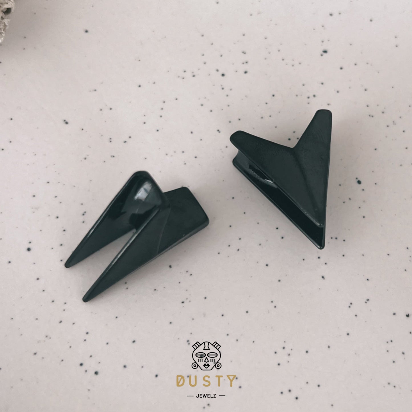 Triangle Saddle Plugs | Arrow Head Spreaders - DustyJewelz